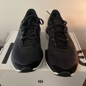 Size 6 like new lululemon charge feel shoes